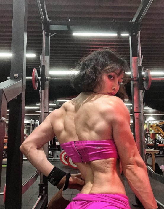 青岛|青岛肌肉辣妈，这身肌肉是什么水平？敢和男人叫板吗？