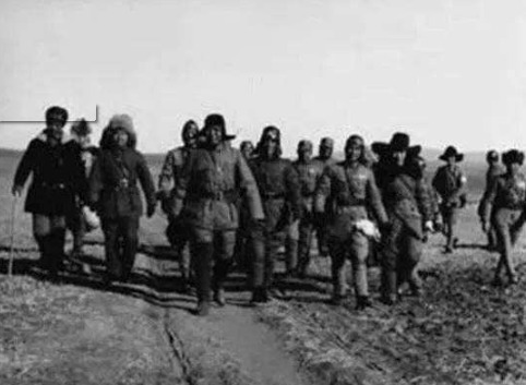 1949年傅作义起义,国军将领有谁站出来