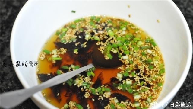 馄饨汤这么调,简单好味道,几种调料,开水一冲,比骨头汤还鲜