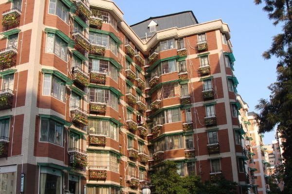 不动产登记证|“房产证”有名无实?70年产权到期后房子归谁所有?国家给出答案