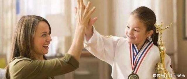 妈妈|女儿练3年散打,儿子学3年跆拳道,切磋后的结果让妈妈后悔了