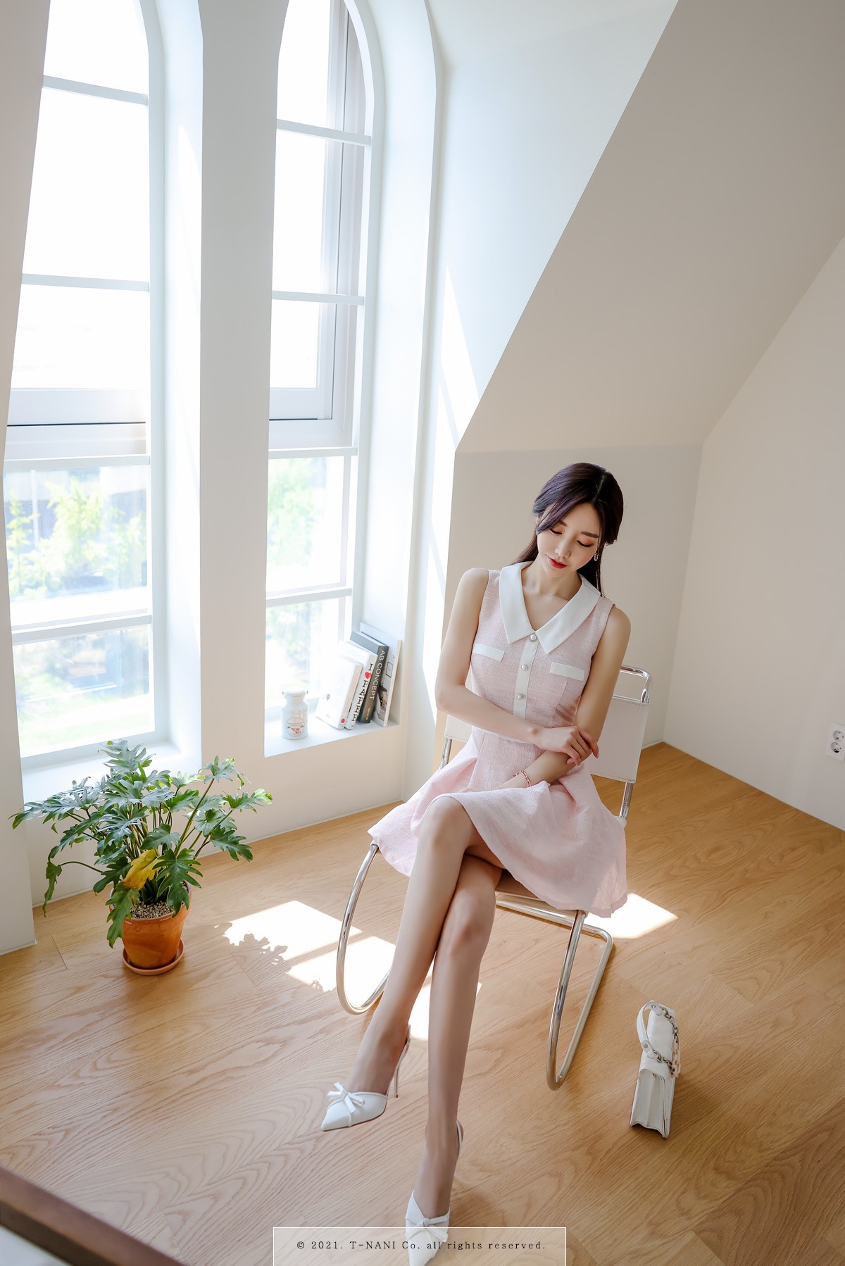 首发|首发孙允珠高清时尚搭配:甜彩霓虹棉花糖水漾芭莎洋裙