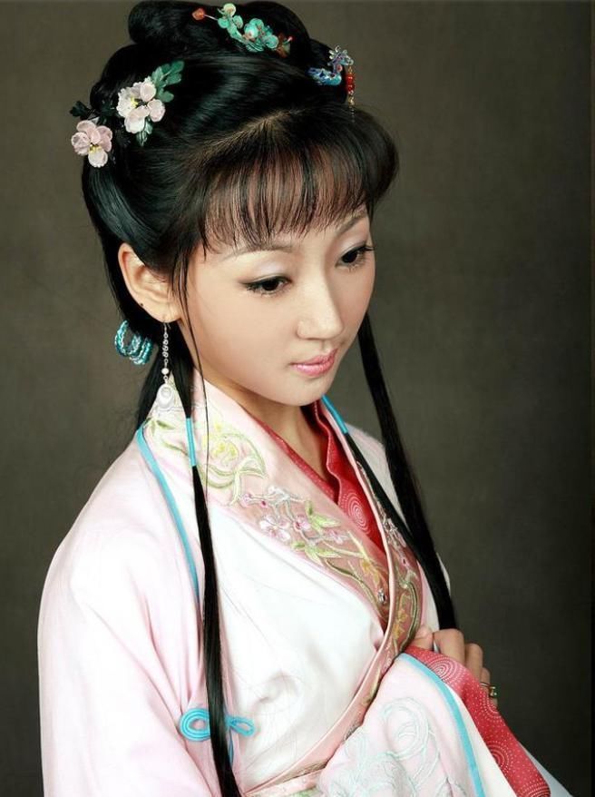 贾宝玉|两盆洗脸水,林黛玉和史湘云一人一盆,宝玉为何用湘云的剩水洗脸