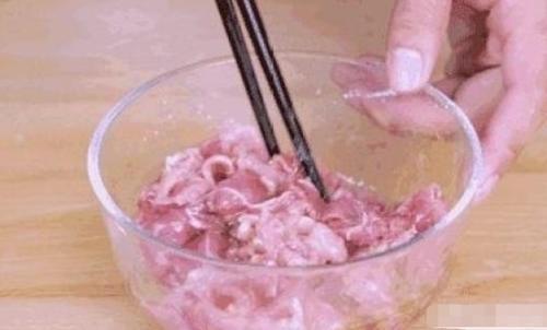 肉片用淀粉腌制是不对的酒店大厨教你2个诀窍,肉片香嫩更入味