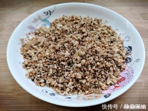 80岁的外婆就好这一口,身体特别好,我家都会自己做的油茶,真好吃