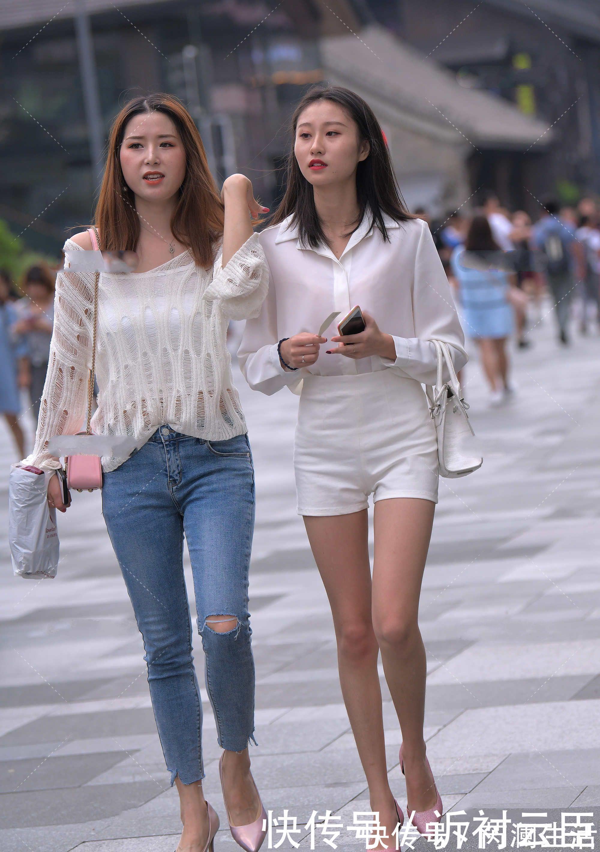 小花样 上下同色系搭配,衬衣搭配短裤,高贵且优雅