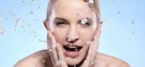 皮肤|女人敷完面膜后洗还是不洗?很多人都做错了,难怪皮肤总不好