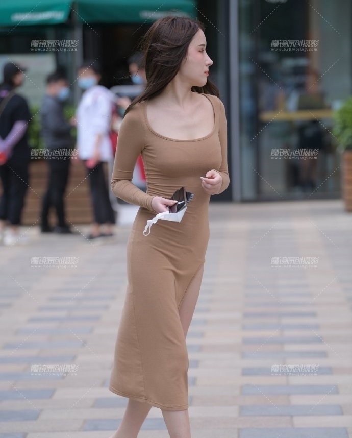 时尚|休闲感很强的连衣长裙,有贴身的设计,穿出干净利落的美