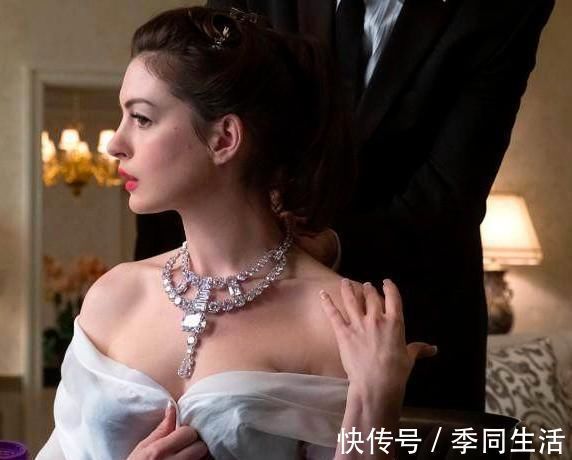 魅力 钻石项链颇具时代气息,女士的最爱之一,钻石首饰的魅力在哪里?