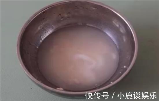 白墙脏了不要用水刷,用不值钱的东西擦一擦,立马洁白如新