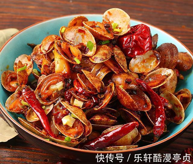 辣炒小海鲜|辣炒小海鲜,川香炒花蛤,口感鲜香麻辣,肉质鲜嫩十足,够味