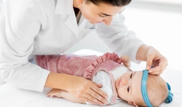 辅食|一岁前是孩子飞速成长期,四件事是拔苗助长,家长别急着让娃做