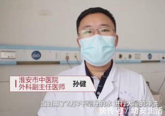 医生|男子饭后肚子发生爆炸，医生从其腹腔吸出3000毫升粪水