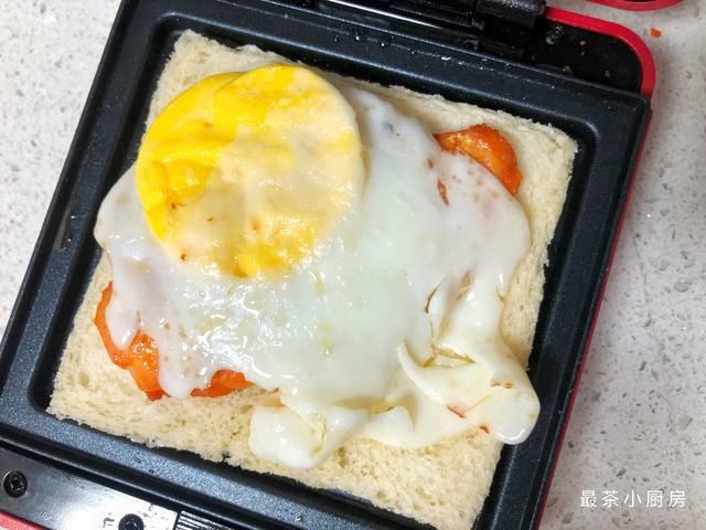 我家有了三明治机，早餐一个月不重样。怎么吃也不腻，营养又解馋