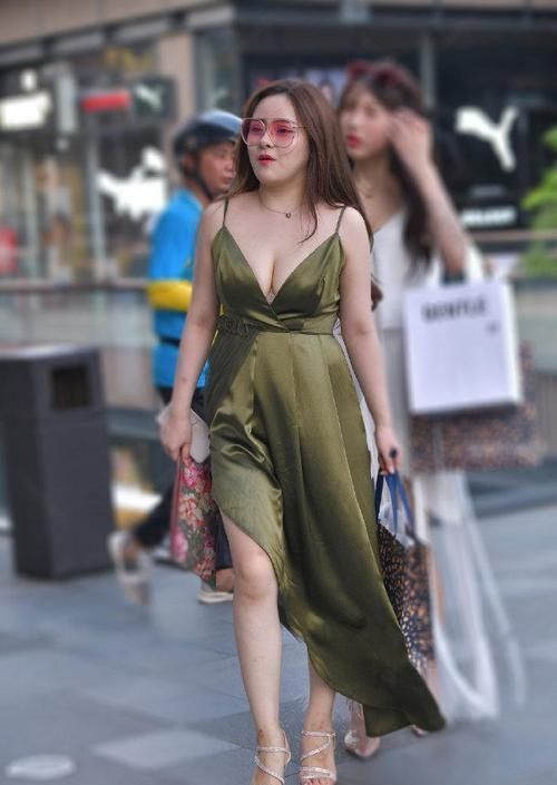 这么胖的裙子美女,街上难找这么可爱的了
