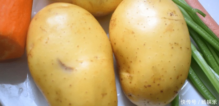 用土豆做的早餐饼,营养丰富色香味俱全,家人都喜欢