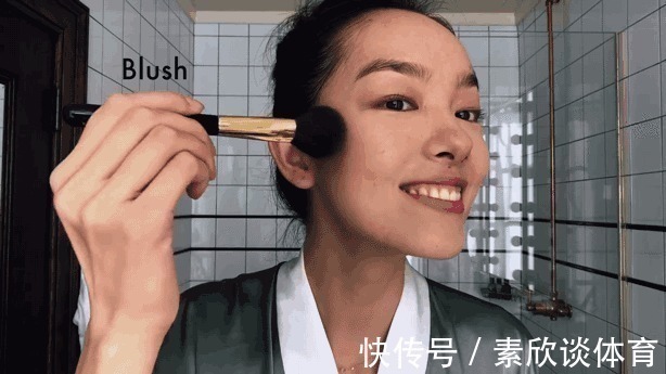 高颅顶 头发中隐藏的秘密:女人越聪明,越喜欢用这3种发型掩饰自己