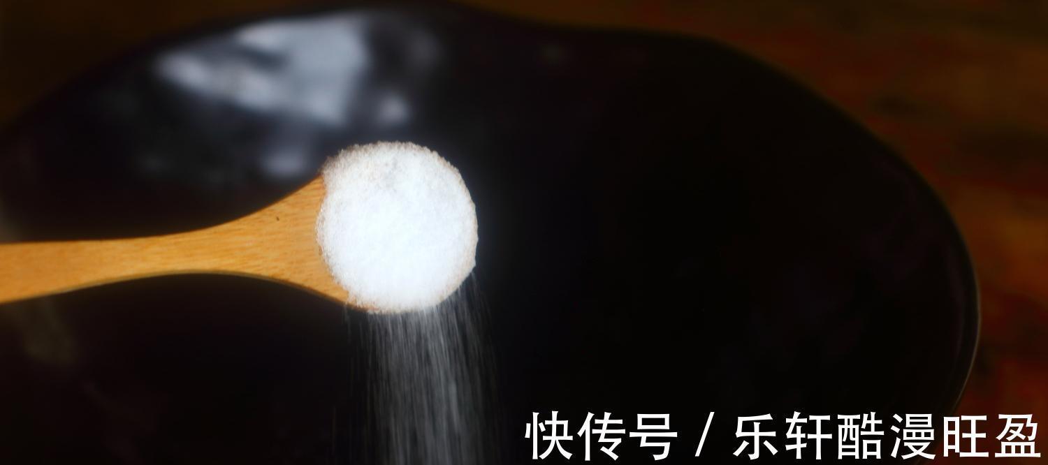 动物性|不管炖什么骨头汤，记住“3步骤2不放”，汤白味鲜，关键还不腥