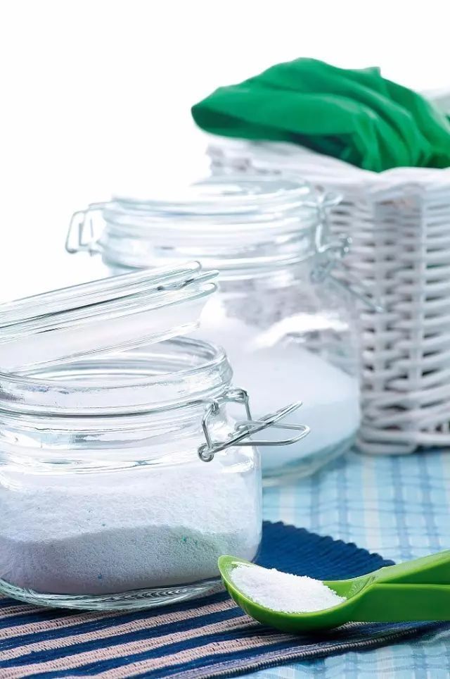 洗衣粉|下水道堵了，她随手丢进两块药片，不到1分钟就疏通了