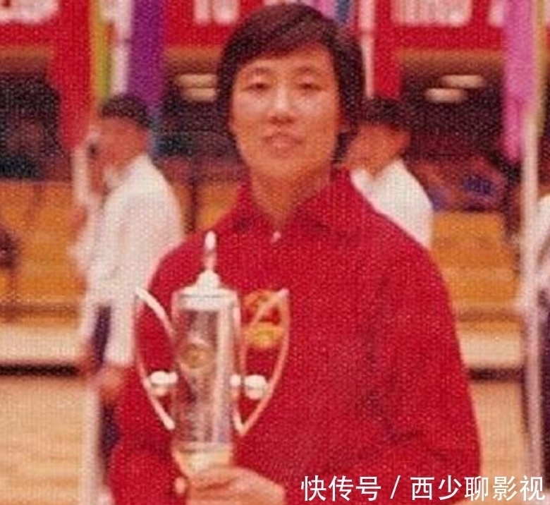 乒乓球|国乒功勋在美国辞世,刘国梁送花缅怀前辈,老公还是蔡振华队友!