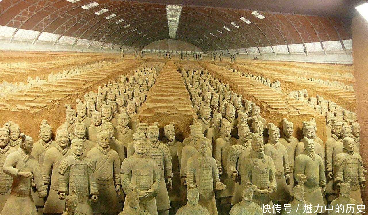 秦始皇兵马俑坑中出土吴钩,让人一看才知道,这种兵器灭绝的原因!