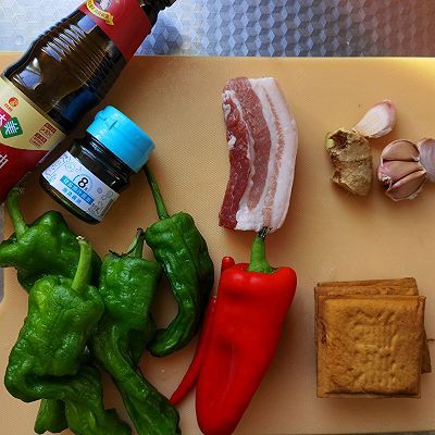 蒜头|五花肉炒青椒豆腐干