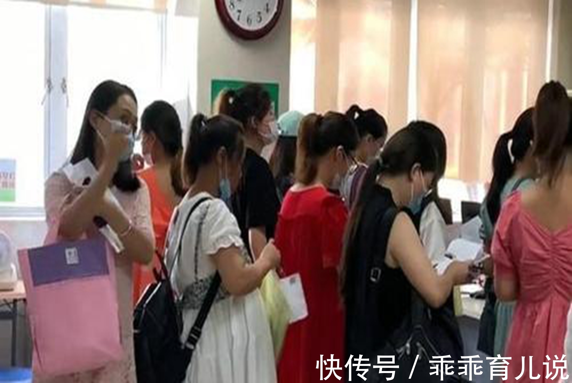 准妈妈们|畸形儿是怎么造成的?玩手机只是一个因素,孕妈们别在危险期犯傻