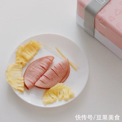 火腿片|简易版西班牙海鲜烩饭配西柚鸡胸肉沙拉