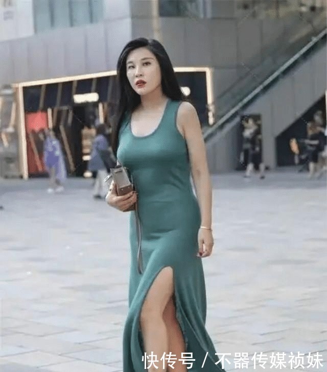 连衣裙的搭配遮肉又显瘦,尽显极致女人魅力,带来唯美气质