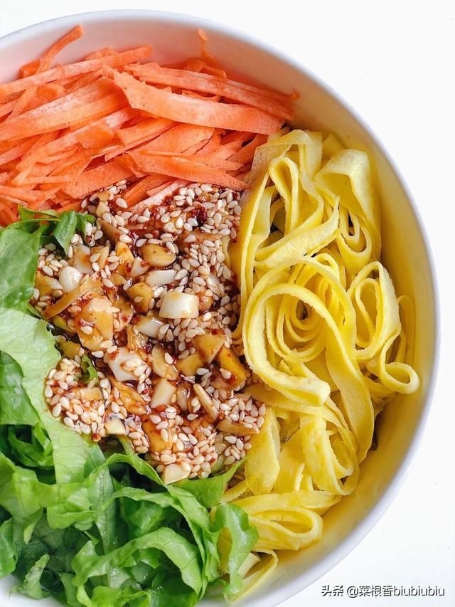 生菜|生菜+荞麦面＝快乐减脂餐「低卡生菜荞麦拌面」