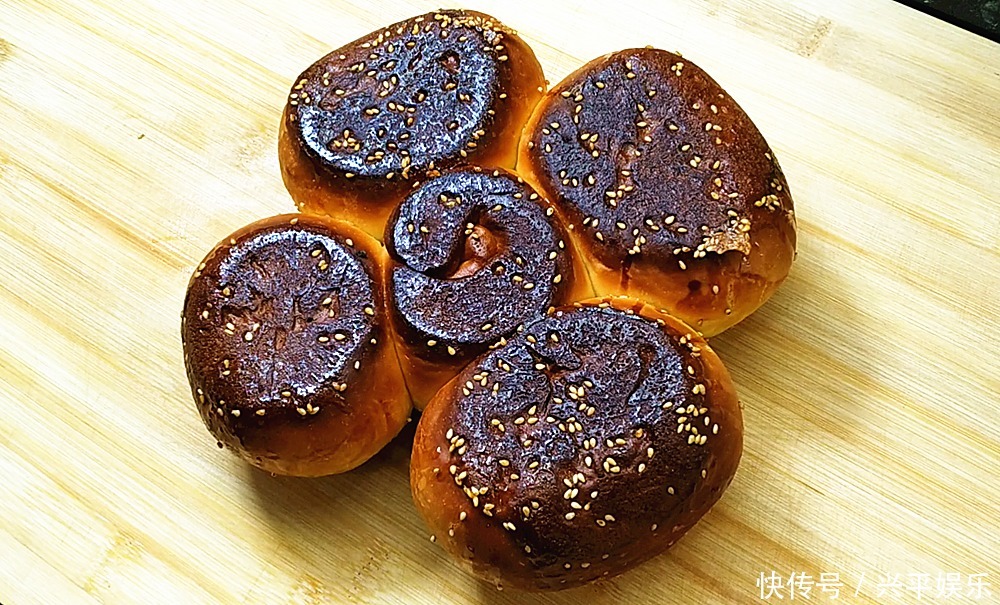 只要有面粉和鸡蛋,就可以做面包,做法简单,口感疏松,好吃香甜