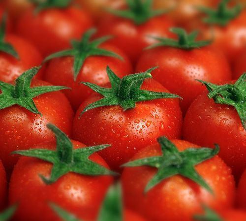 维生素c|女人要多吃番茄,能预防乳腺癌,但也要注意“两不宜”,别吃错了