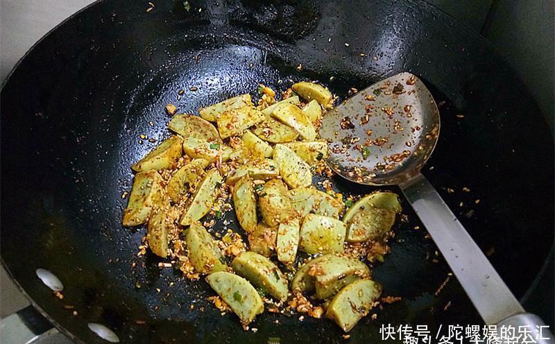 几个鸡蛋一勺碱,教你做东北街头特色小吃——孜然实蛋