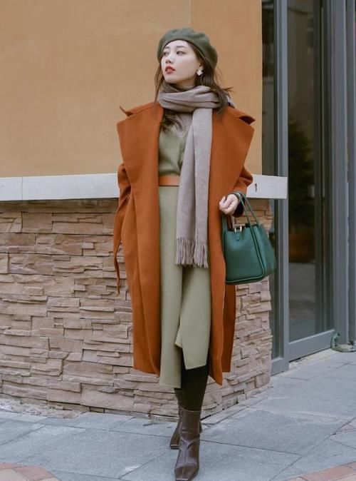  很美|入冬必备的焦糖色大衣，学会这8种搭配方法，很美又气质！