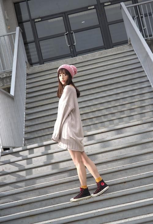 时尚 入秋之后针织毛衫这样穿，时尚有型又吸睛