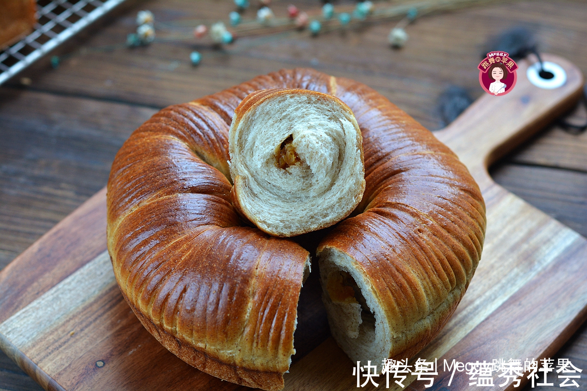 零食|黑全麦毛线球面包，又暄又软还低糖，早餐零食吃着太满足了