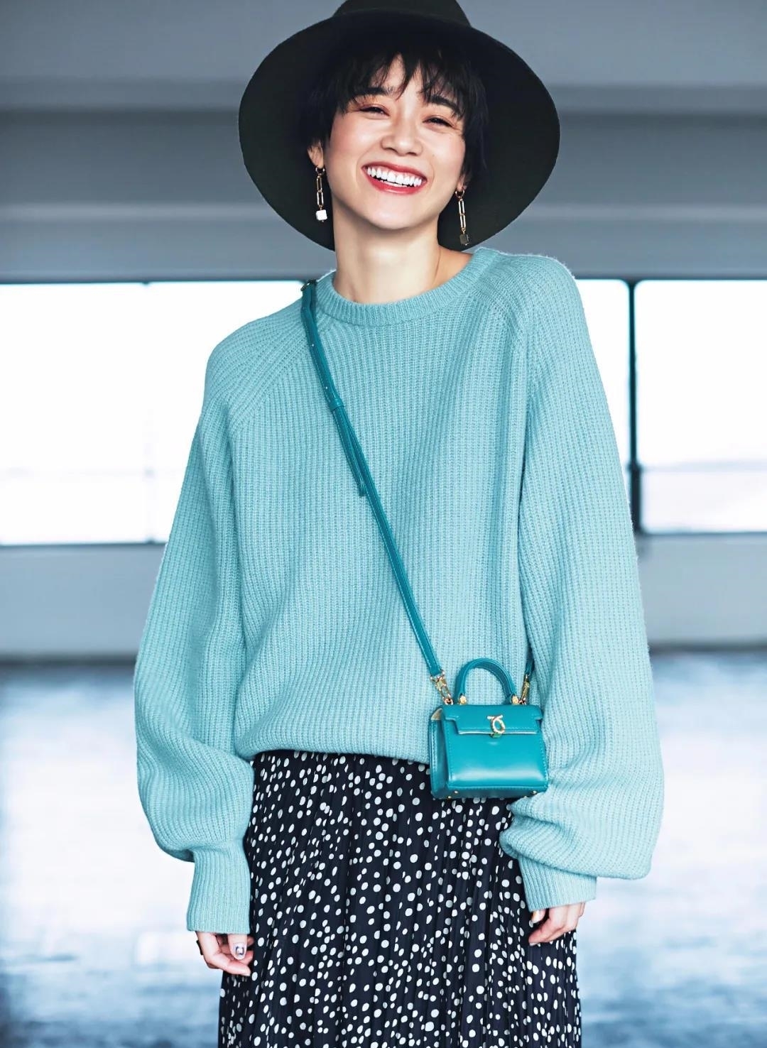 早春最适合针织衫，想要穿出日杂风效果，选款和搭配都要有技巧