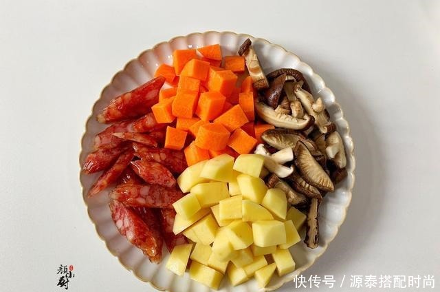 肉有饭|简单好做的懒人焖饭,一锅菜、肉、饭全有,焖一锅太馋人