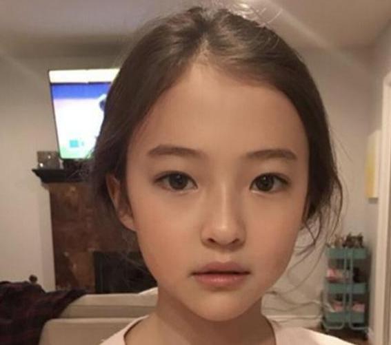 自拍|10岁女孩穿泳装自拍,被斥责“有伤风化”,现在的孩子到底咋了?