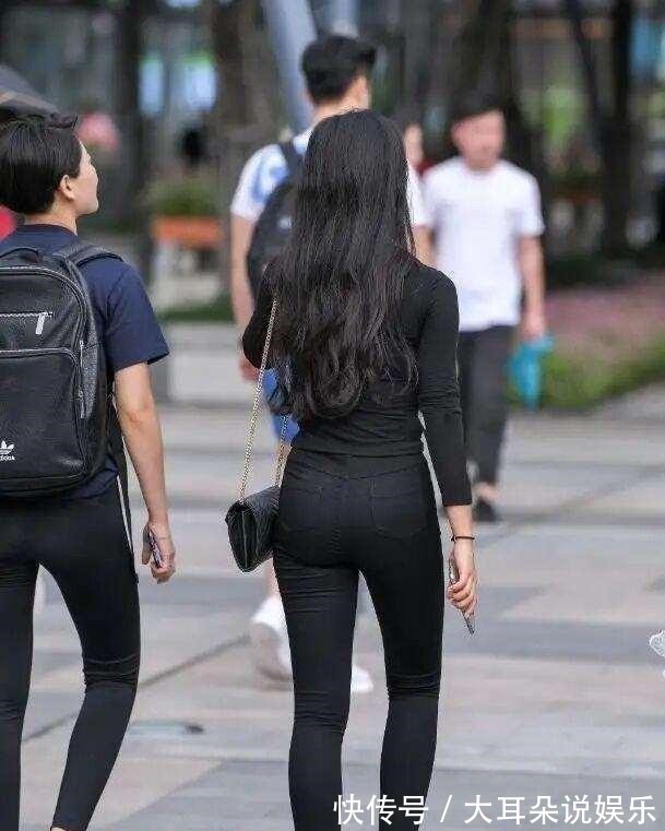 黄色 束腰包臀的打底裤,选择好看的裙子,也很清凉!