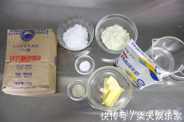 早餐|面包没出炉就满屋飘蒜香，早餐零食不愁了，没菜没酱手撕吃一个