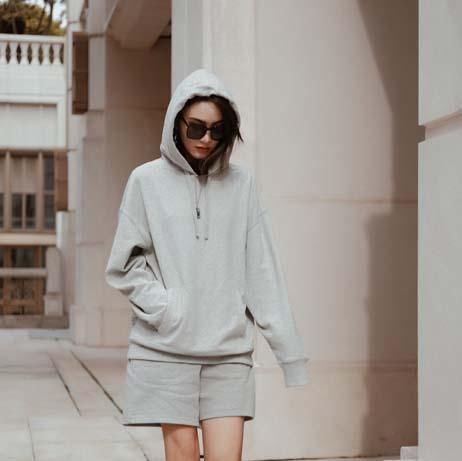 毛衣|衣服要精不要多，秋天有这“1靴2裤3衣”就够了，轻松穿出好气质