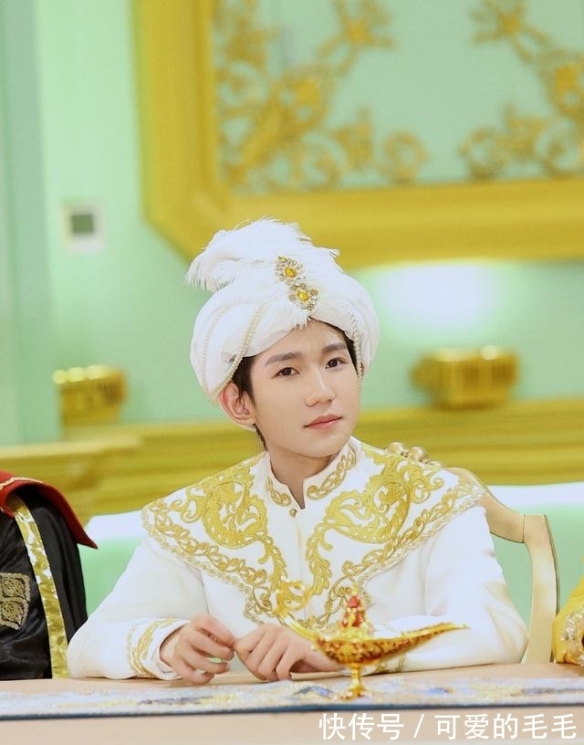 節(jié)目|王源騎自行車追NPC,用成語表白女生,談到父母讓粉絲感動