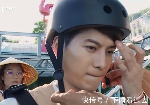 秋千|王嘉爾勇敢挑戰(zhàn)懸崖秋千，注意俯視鏡頭下的手，害不害怕一目了然