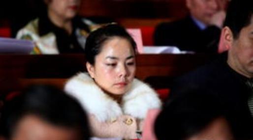 天差地别的王小丫和草帽姐一个低调无冕之王，一个浮夸遭人唾弃