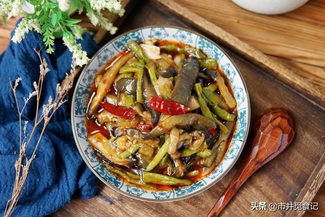 豆角|做茄子烧豆角,多加一步,茄子香软,豆角入味,吃的盘底都不剩