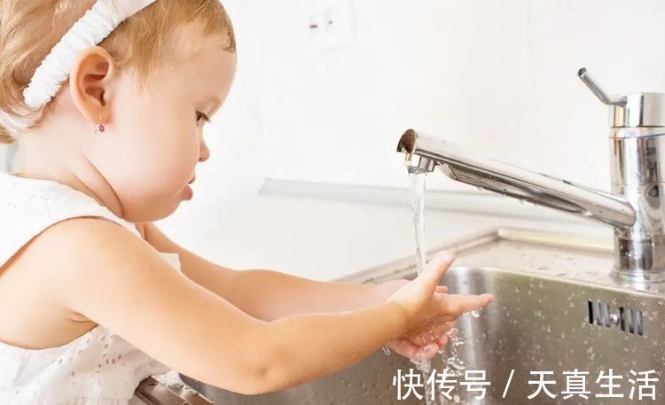 纯净水|给宝宝冲调米粉,用水还是用奶?用什么水更合适?听听专家怎么说