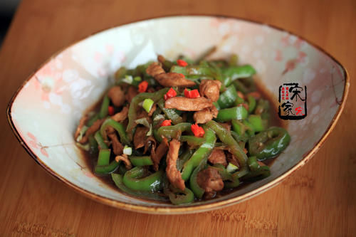 它的维生素含量是“蔬菜之首”，下饭还消食，瘦人都爱吃这个