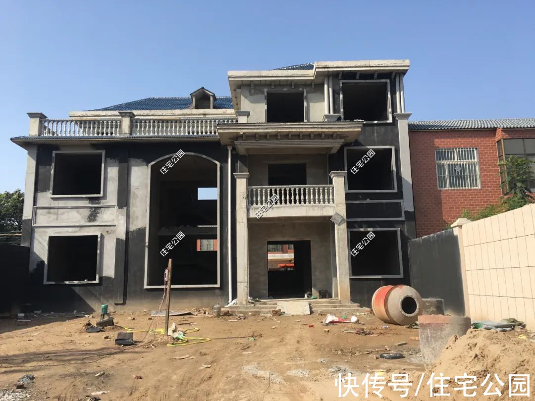 楼面|河南农村85万建三层别墅，比效果图还漂亮