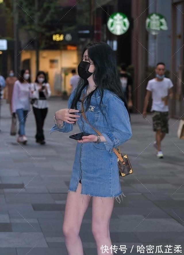 包臀裙 低腰修身的开叉包臀裙,个性靓丽又显身材,增添气质